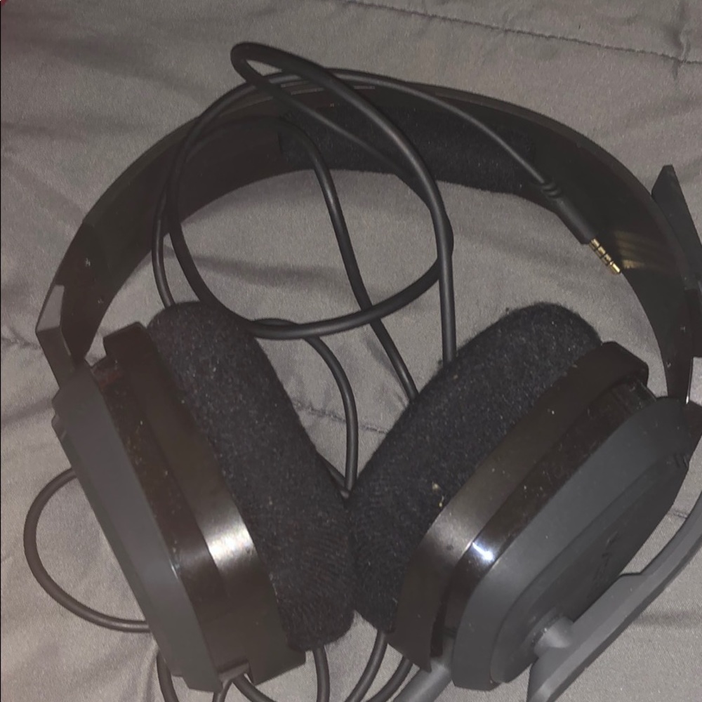 Astro A10 headset works for Xbox, Ps4 and Pc